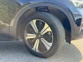 Volvo XC40 (2022) thumbnail 3