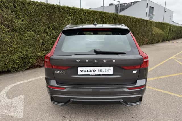 Volvo XC60 (2022) thumbnail 2