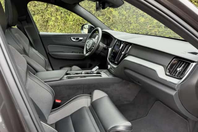 Volvo XC60 (2022) thumbnail 3