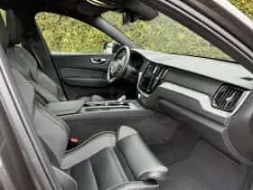 Volvo XC60 (2022) thumbnail 3
