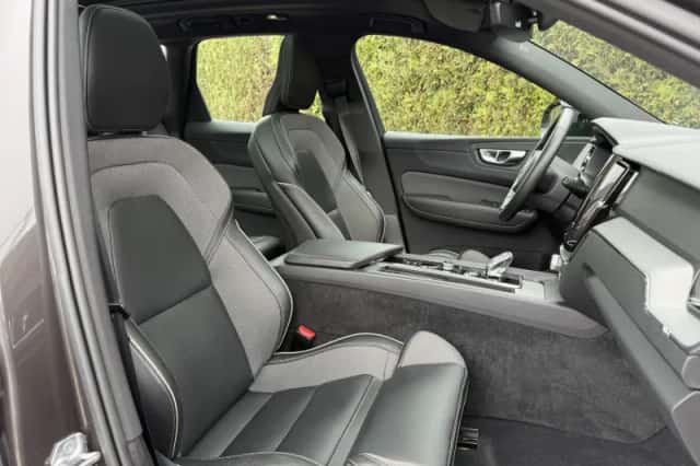Volvo XC60 (2022) thumbnail 4