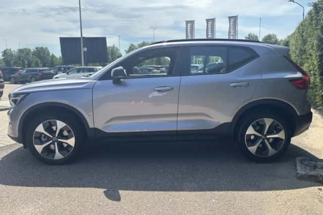 Volvo XC40 (2025) thumbnail 3