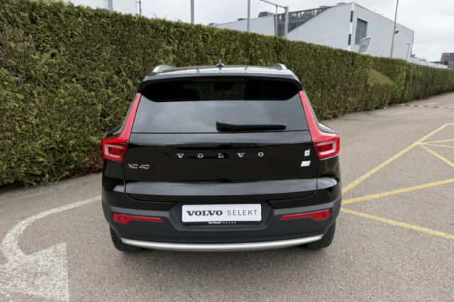 Volvo XC40 (2022) thumbnail 2