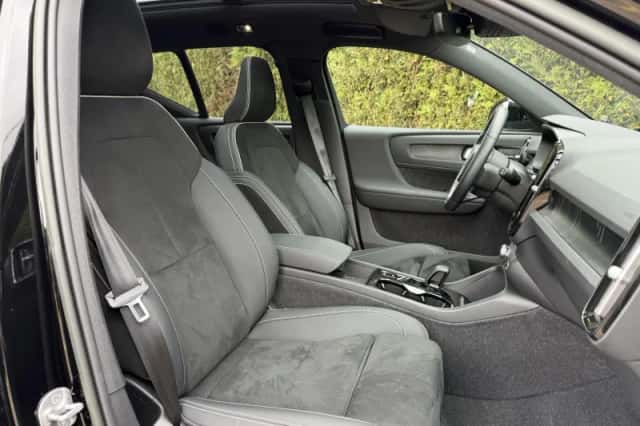 Volvo XC40 (2022) thumbnail 3