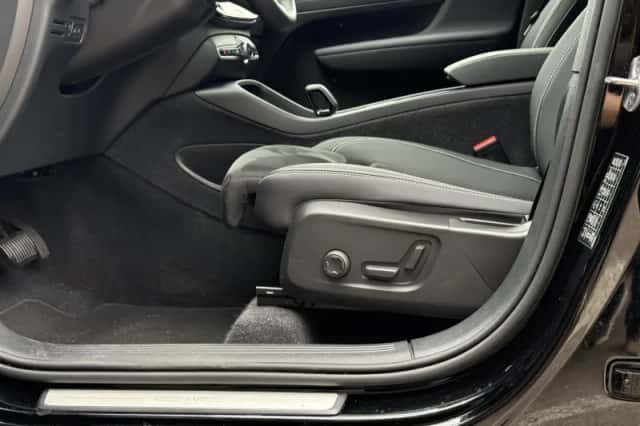 Volvo XC40 (2022) thumbnail 5