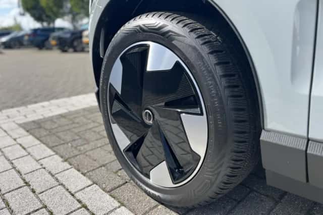 Volvo EX30 (2025) thumbnail 5