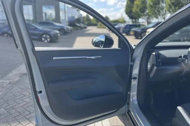 Volvo EX30 (2025) thumbnail 6