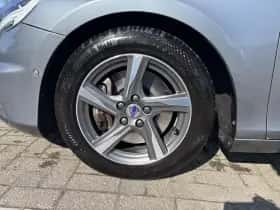 Volvo V40 (2017) thumbnail 2