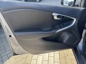 Volvo V40 (2017) thumbnail 5