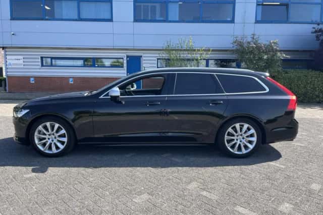 Volvo V90 (2019) thumbnail 2
