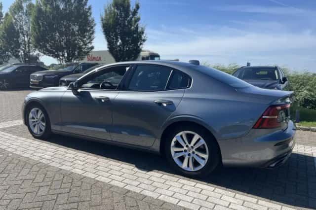 Volvo S60 (2019) thumbnail 2