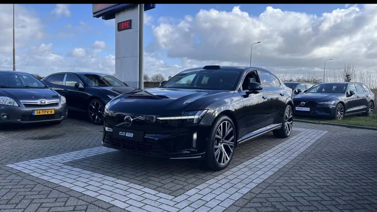 Volvo ES90 (2026) — foto 1