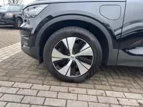 Volvo XC40 (2021) thumbnail 3