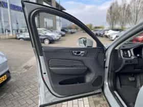 Volvo XC60 (2024) thumbnail 5