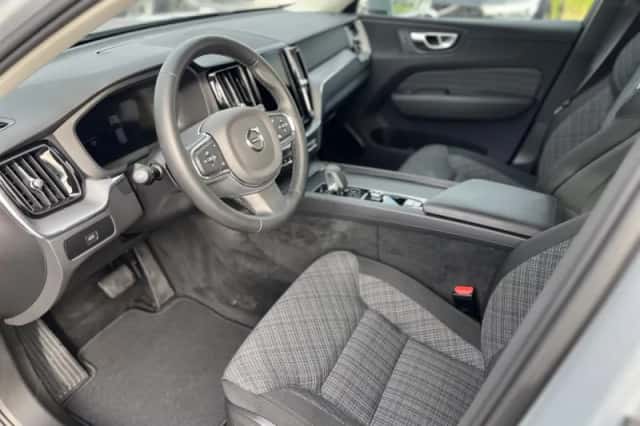 Volvo XC60 (2024) thumbnail 6