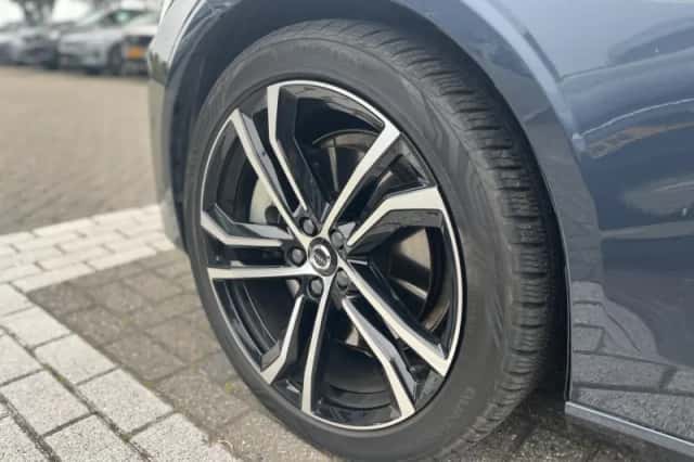 Volvo V90 (2025) thumbnail 2