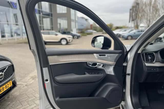 Volvo XC90 (2025) thumbnail 6