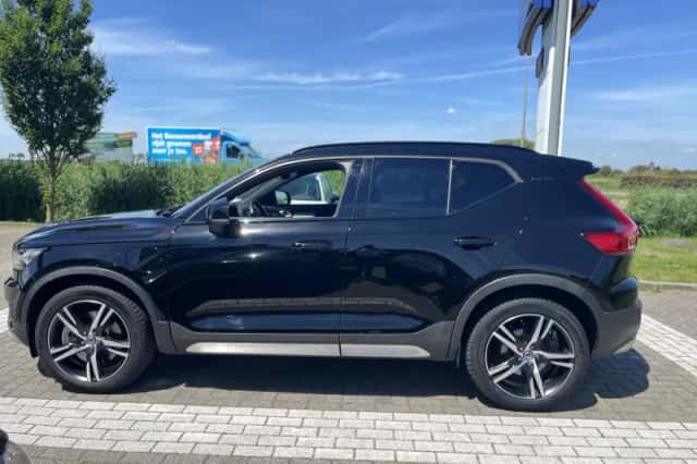 Volvo XC40 (2020) thumbnail 2