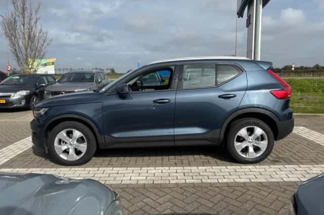 Volvo XC40 (2022) thumbnail 3