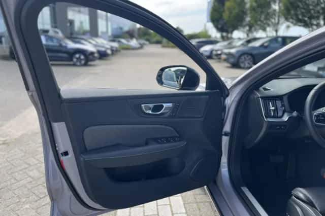 Volvo V60 (2025) thumbnail 6