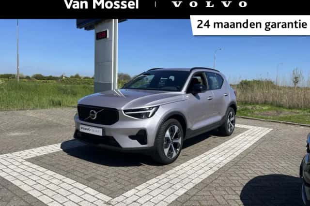 Volvo XC40 (2025) thumbnail 1