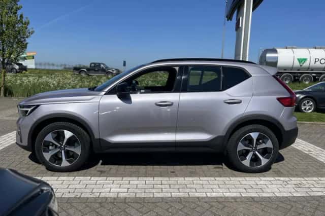 Volvo XC40 (2025) thumbnail 2