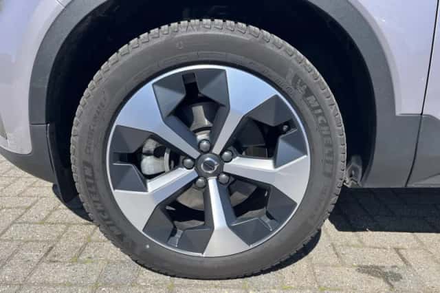 Volvo XC40 (2025) thumbnail 3