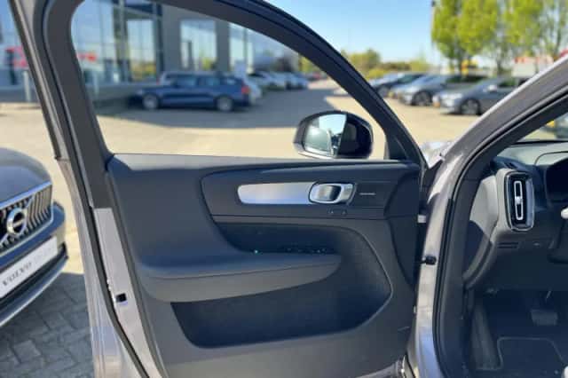 Volvo XC40 (2025) thumbnail 5