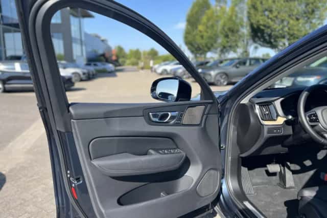 Volvo XC60 (2025) thumbnail 6