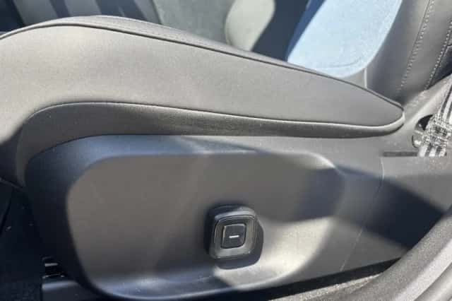 Volvo EX30 (2024) thumbnail 6