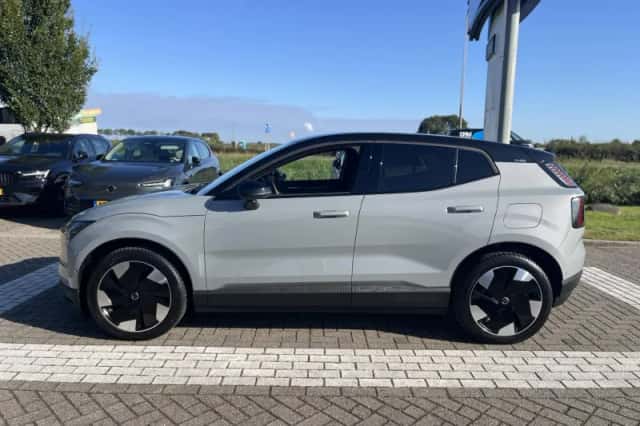 Volvo EX30 (2024) thumbnail 3