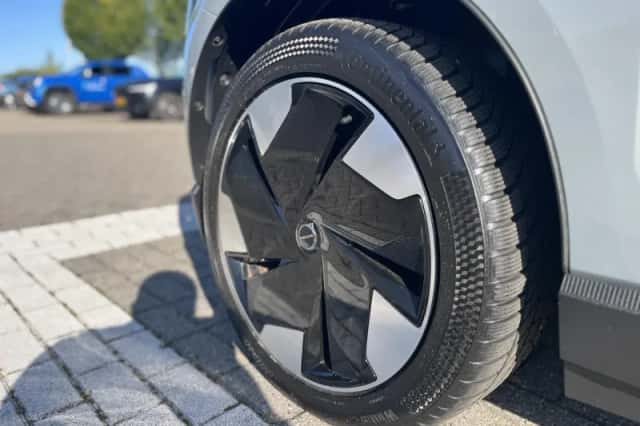 Volvo EX30 (2024) thumbnail 4