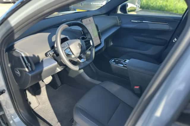 Volvo EX30 (2024) thumbnail 6