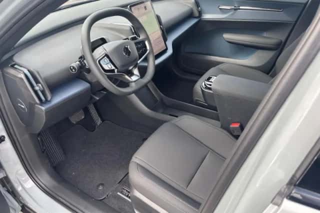 Volvo EX30 (2025) thumbnail 4