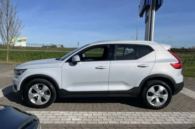 Volvo XC40 (2021) thumbnail 2