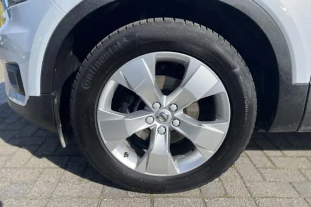 Volvo XC40 (2021) thumbnail 3