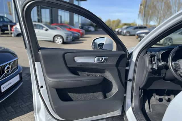Volvo XC40 (2021) thumbnail 5