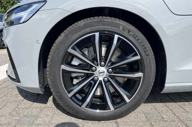 Volvo V60 (2025) thumbnail 3