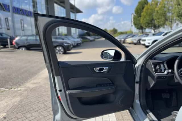Volvo V60 (2025) thumbnail 6