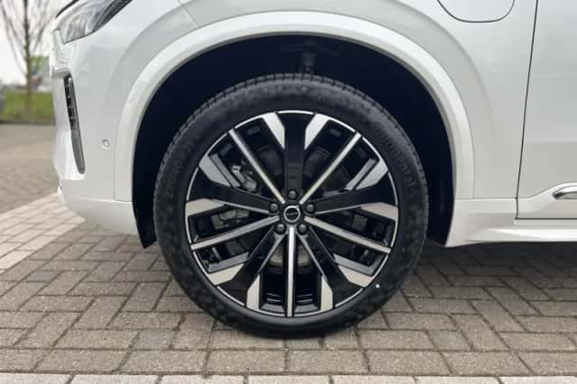 Volvo XC90 (2025) thumbnail 3