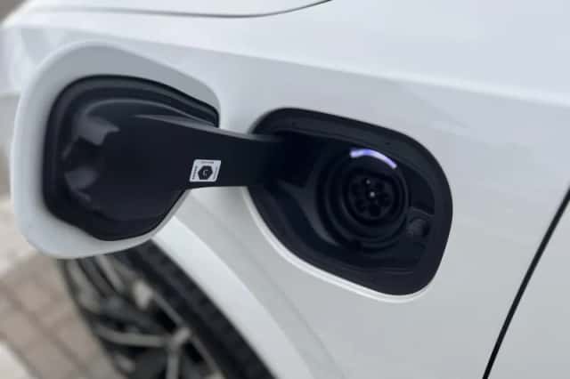 Volvo XC90 (2025) thumbnail 4