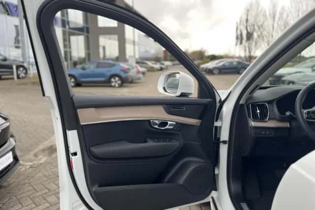 Volvo XC90 (2025) thumbnail 6