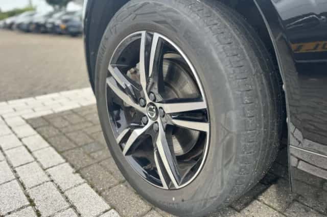 Volvo XC60 (2022) thumbnail 5