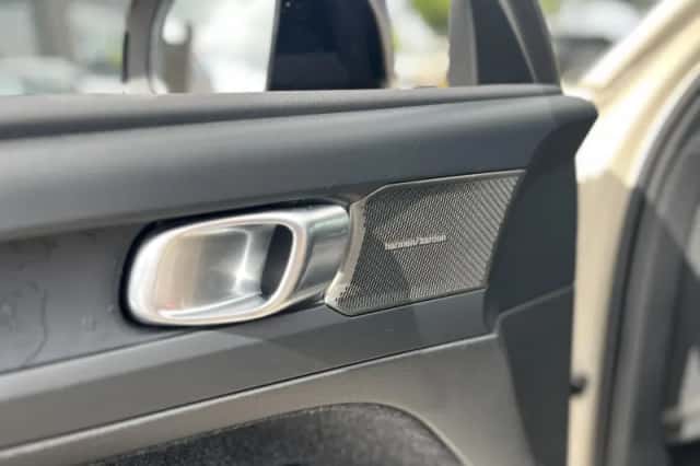 Volvo EX40 (2025) thumbnail 6