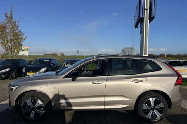 Volvo XC60 (2025) thumbnail 2