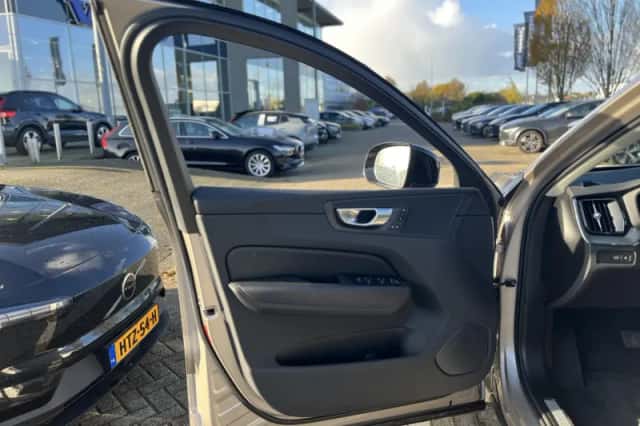 Volvo XC60 (2025) thumbnail 5