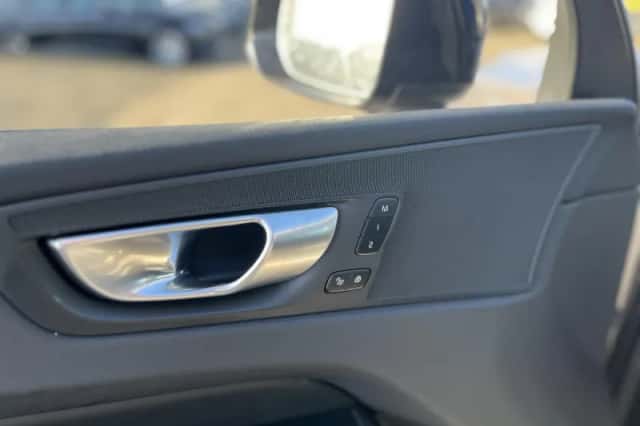 Volvo XC60 (2025) thumbnail 6
