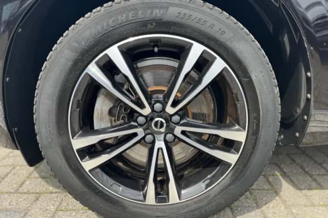 Volvo XC60 (2020) thumbnail 3