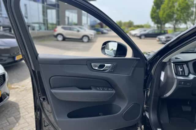 Volvo XC60 (2020) thumbnail 5