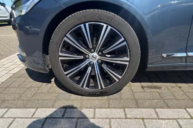Volvo V90 (2022) thumbnail 2